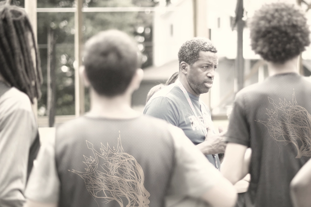 Coach talking with United players